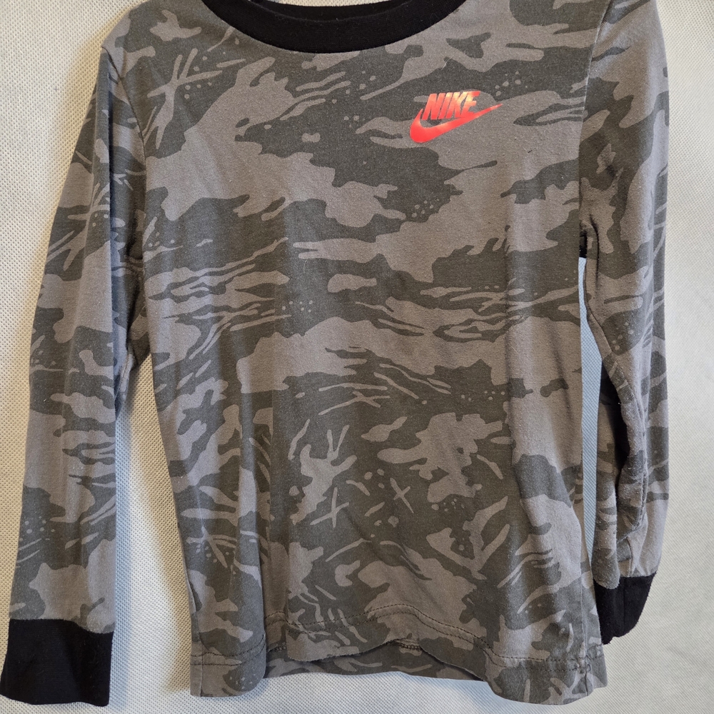 Nike Kids Long Sleeve Gray Camo Tee